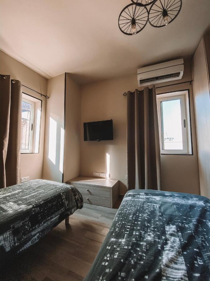 Lovely Modern Apartment In St.Julian Saint Julian's Bagian luar foto